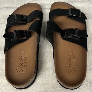 Skechers Luxe Foam Women’s Sandals. Size 6